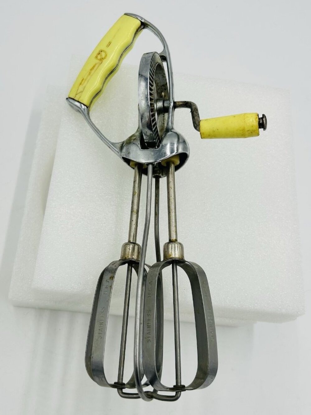 Turner & Seymour Yellow Handle 10.5" Egg Beater Hand Mixer Stainless Steel Vtg - Picture 6 of 7